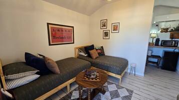 Superior Cabin | Free WiFi, bed sheets