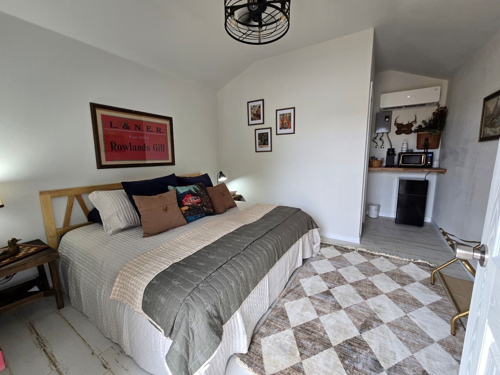 Superior Cabin | Free WiFi, bed sheets