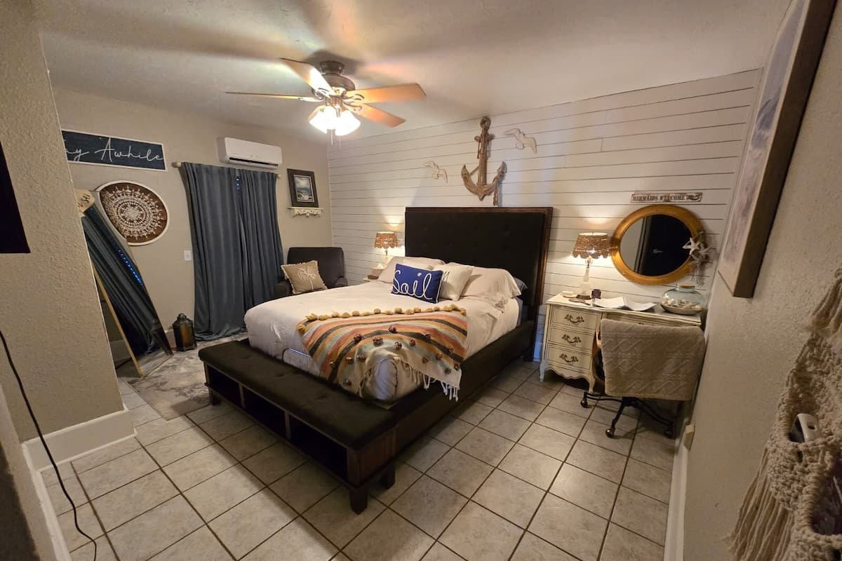 Deluxe Single Room | WiFi (free), bed sheets