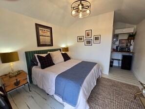 Superior Cabin | Free WiFi, bed sheets