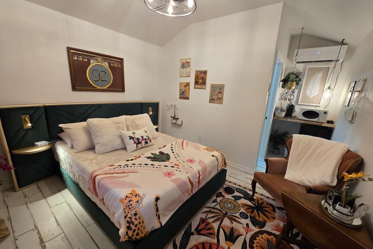 Free WiFi, bed sheets