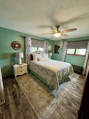 4 chambres, lit parapluie, Wi-Fi, draps fournis