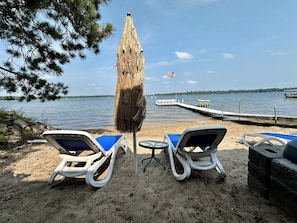 Plage à proximité, chaises longues