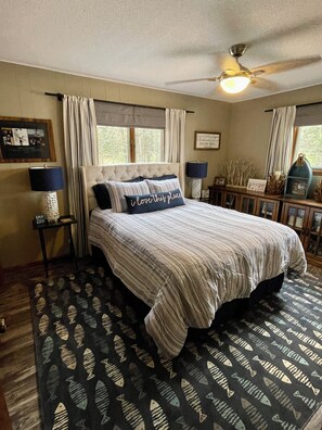 4 bedrooms, travel crib, WiFi, bed sheets