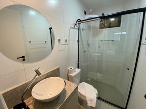 Basic Apartment | Bathroom | Shower, rainfall showerhead, hair dryer, towels