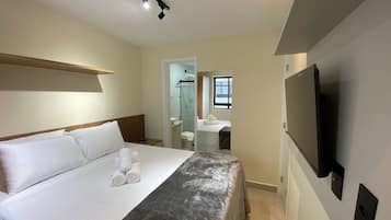 Basic Apartment | 1 bedroom, blackout curtains, iron/ironing board, free WiFi