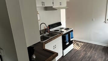 Køleskab, mikrobølgeovn, ovn, kogeplade