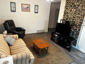 Smart TV - 2 Bed house centrally located (Rapid City)