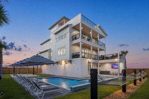 A heated pool - Casa Blanca | Rooftop Bar • Elevator • Golf Cart • 400' Beach Access (Miramar Beach)