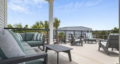 Rooftop Bar, SONOS, Sand Volleyball + FREE Golf Cart | Short Walk To The Beach
