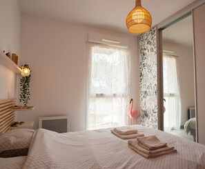 1 bedroom, travel crib, WiFi