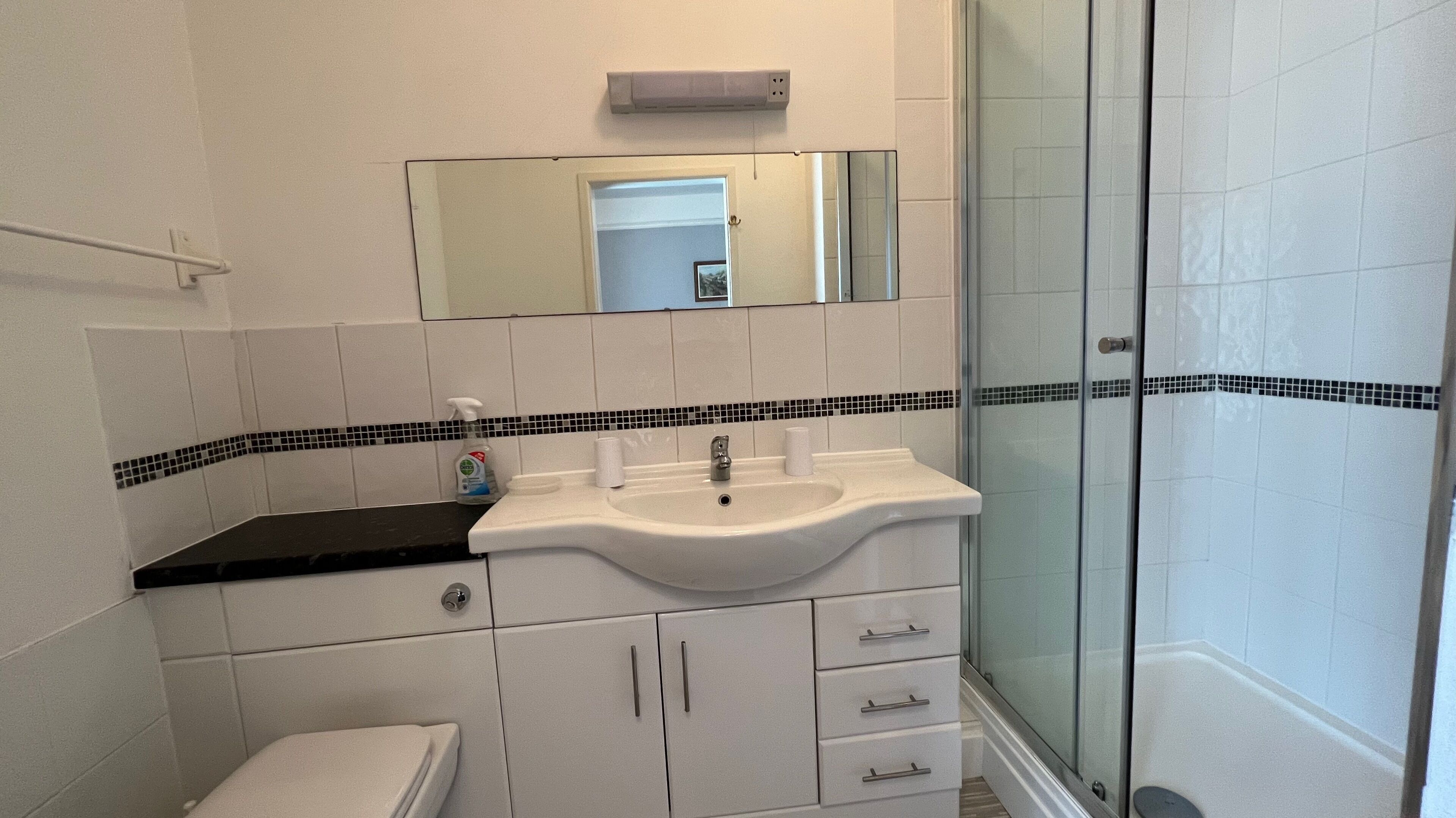 Rom – grand | Bad | Håndklær og toalettpapir