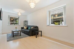 Smart TV - Placido Apartments Suites  (Birmingham)