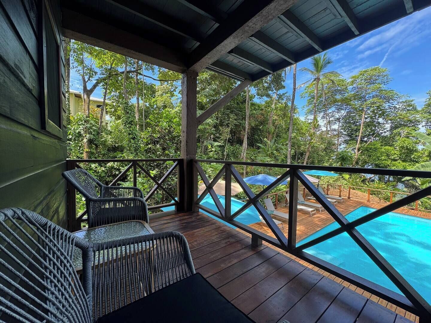 Deluxe-Doppelzimmer, eigener Pool, Gartenblick | Balkon