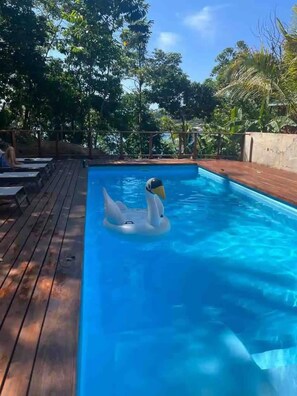 Outdoor pool, pool umbrellas, pool loungers - The Lodge at Punta Rica (Bastimentos)