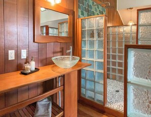 Bathroom shower - The Lodge at Punta Rica (Bastimentos)