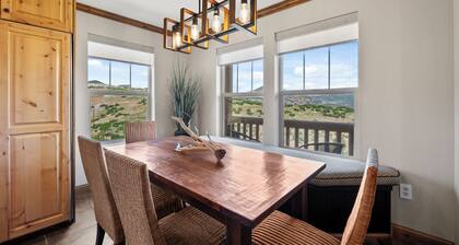 Breathtaking Balcony Lake View, Fireplace, Hot Tub, Near Park City & Deer Valley