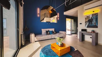 Smart TV, tenis de mesa, estéreo y monitor de computadora