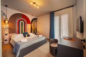 5 Schlafzimmer, Zimmersafe, Schreibtisch, Bügeleisen/Bügelbrett