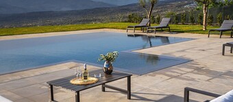 Villa Esclusiva con Piscina a Sfioro nel Cuore Dell'oro Verde Dell'etna