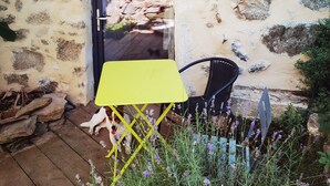 Outdoor dining - Apartment-Comfort-Private Bathroom-Mountain view (Saint-Péray)