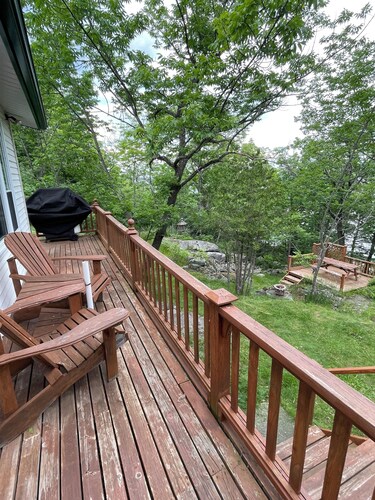 Cozy lakefront cottage, 2 hours from Toronto! 