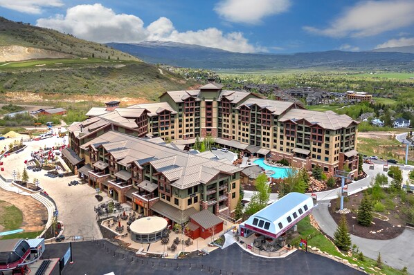 Exterior - Ski-In-Ski-Out Studio at the Grand Summit steps from lift and gondola. (Park City)