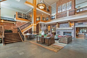 Interior - Ski-In-Ski-Out Studio at the Grand Summit steps from lift and gondola. (Park City)