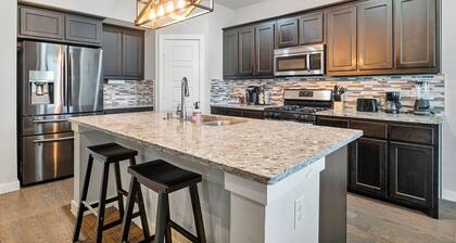 Aubrey Escape w/ Fenced Backyard by StayLage