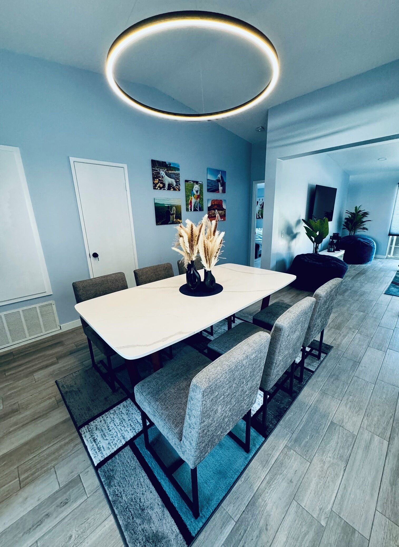 Centrally located and spacious condo with mountain views. Dog-friendly!