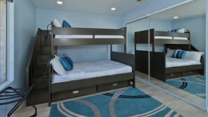 A bunk bed room with a mirror, a desk, and a chair. - Mojo Dojo Dog-Friendly 2BR/2BA in Mesquite Country Club by The Prescot Preserve (Palm Springs)