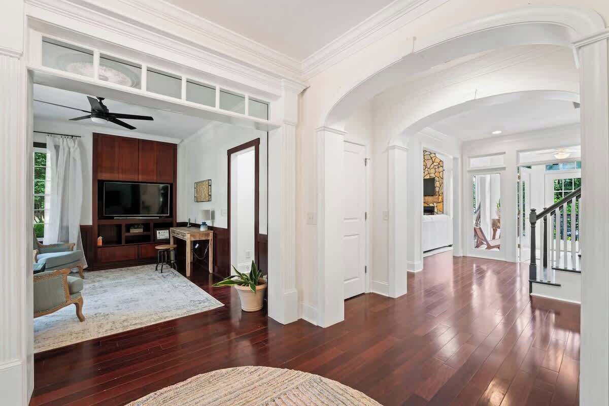 Smart TV, fireplace, stereo, offices