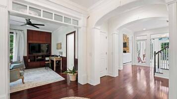 Smart TV, fireplace, stereo, offices