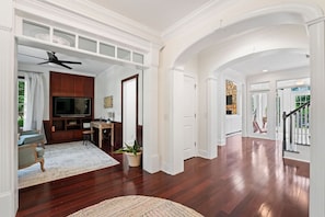 المنشأة من الداخل