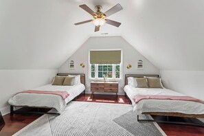 6 多间卧室、办公桌、旅行婴儿床、免费 WiFi