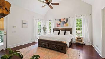 6 bedrooms, desk, travel cot, free WiFi