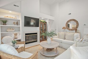 Smart TV, fireplace