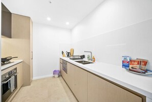 冰箱、微波炉、烤箱、炉灶