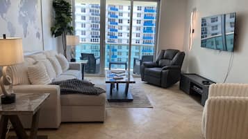 Smart TV, video games