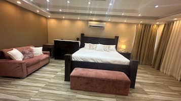 4 habitaciones, caja de seguridad en la habitación y escritorio