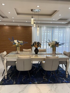 Unclassified image, 5 of 16, button