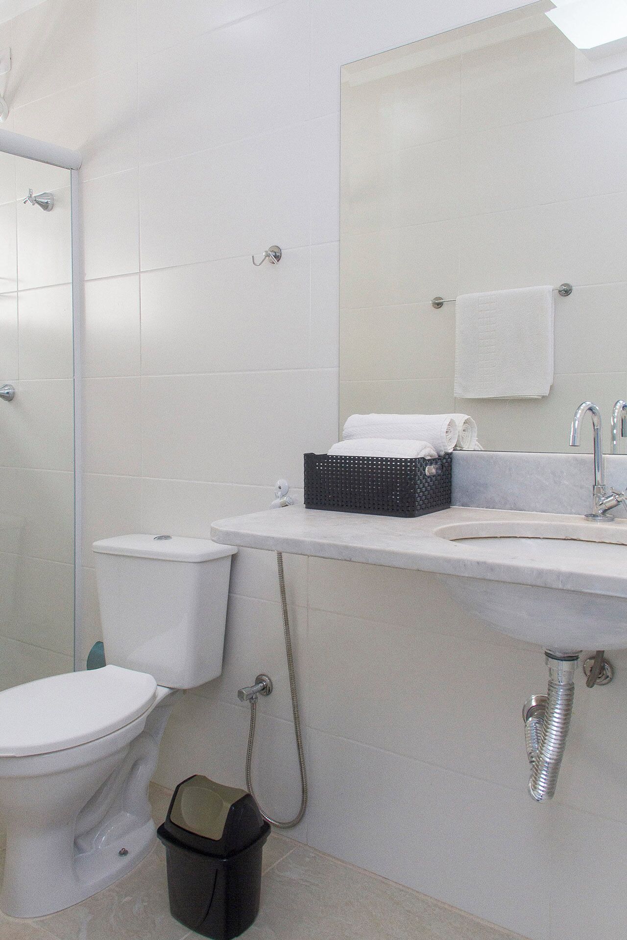 Camera familiare | Bagno | Asciugamani, sapone, carta igienica