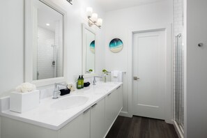 Shower, hair dryer - Villa De Marco (Leeward)
