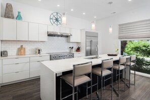 Réfrigérateur, micro-ondes, four, lave-vaisselle