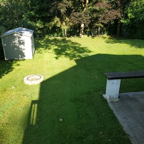 Property grounds - Steel Hideaway, first floor easy access, king bed, fenced yard, fast wifi (Auburn)