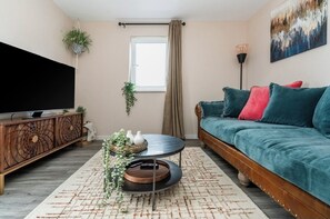 Living area - Cozy flat perfect for relaxing getaways, exploring the city and family friendly (Manchester)