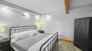 5 Schlafzimmer, Schreibtisch, Bügeleisen/Bügelbrett, kostenloses WLAN