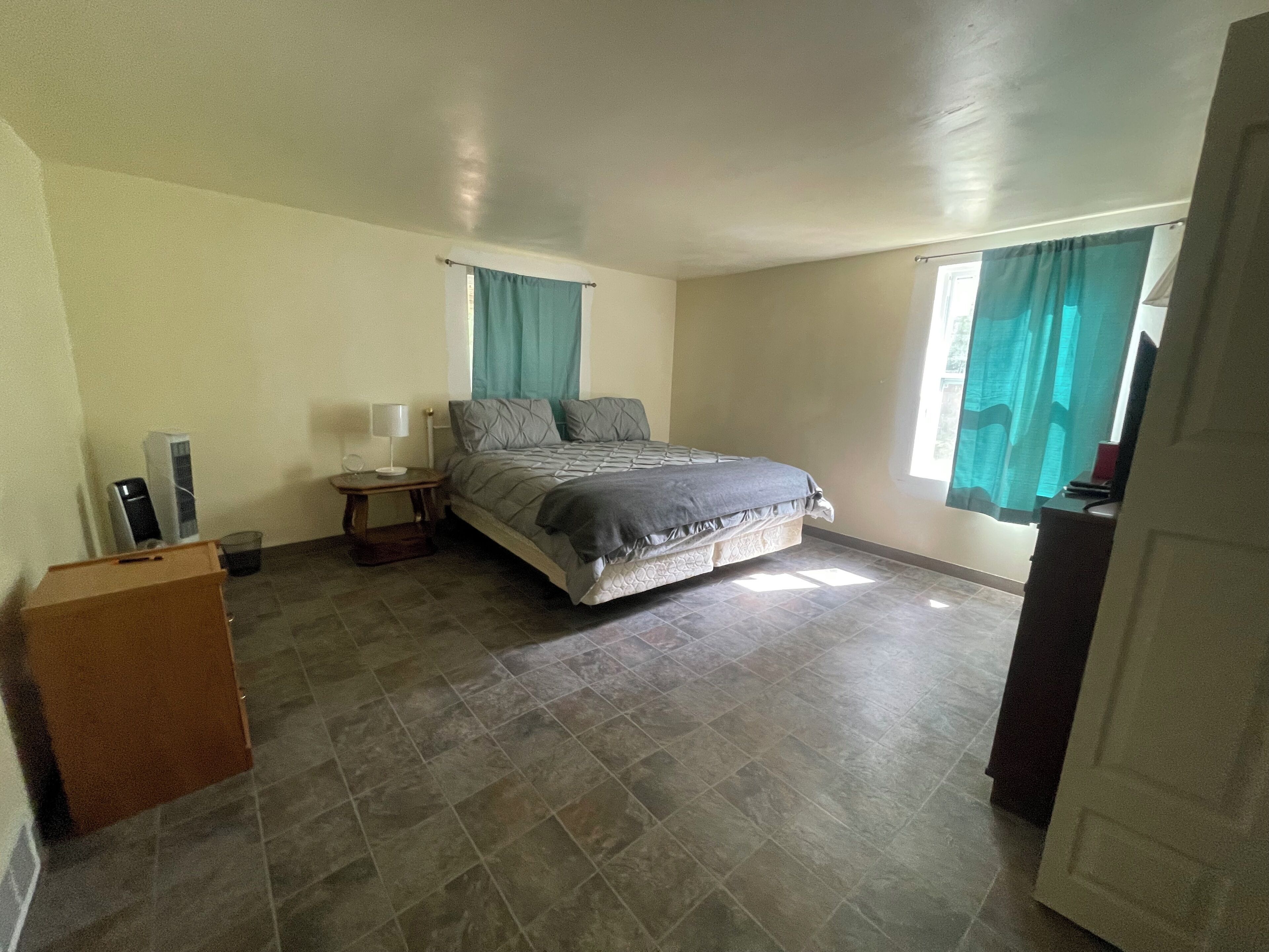 2 bedrooms, bed sheets