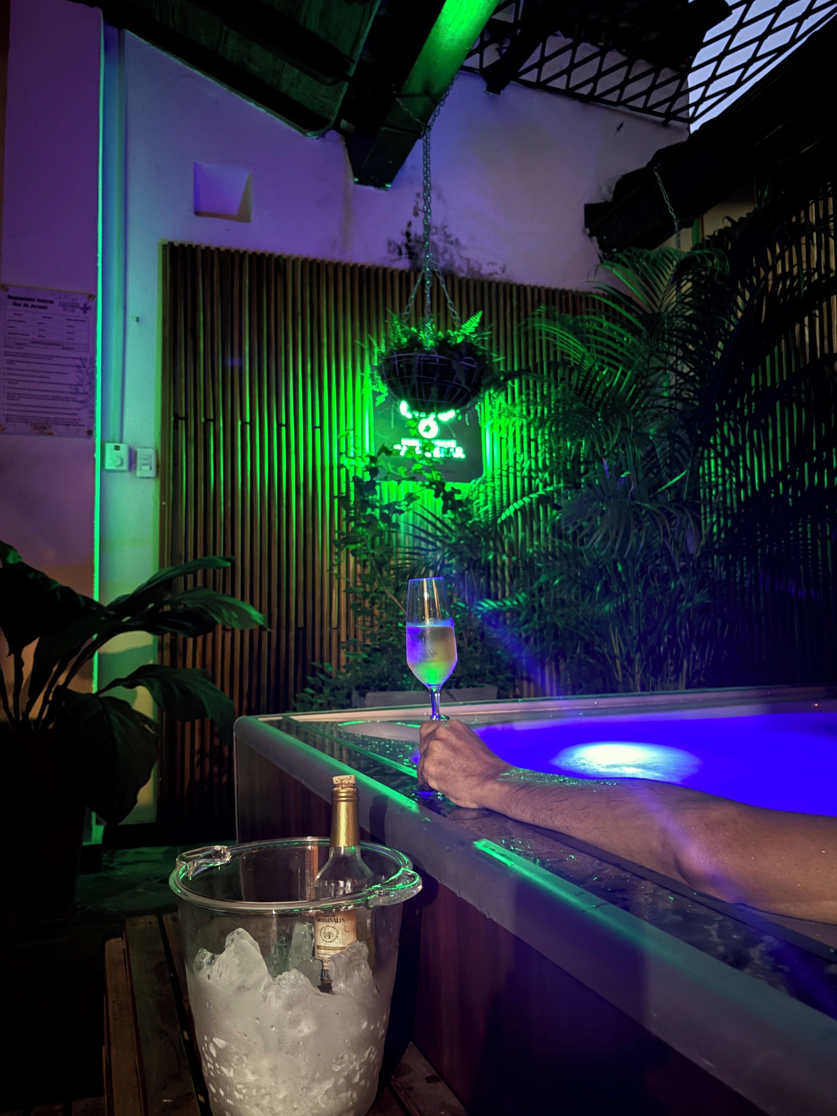 المنشأة من الخارج