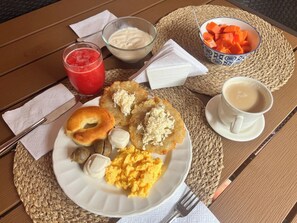 Sudah termasuk sarapan ala kontinental setiap hari